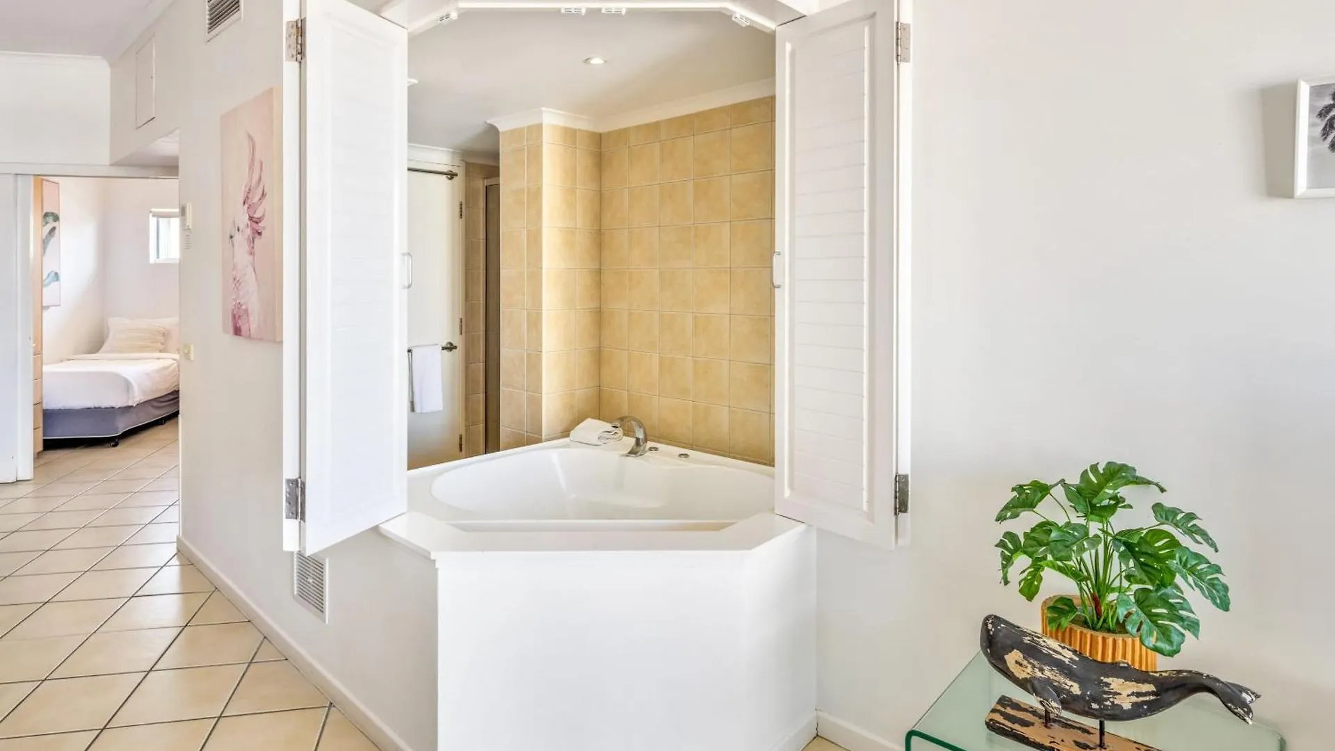 Top Floor Unit With Private Rooftop Terrace 卡伦德拉
