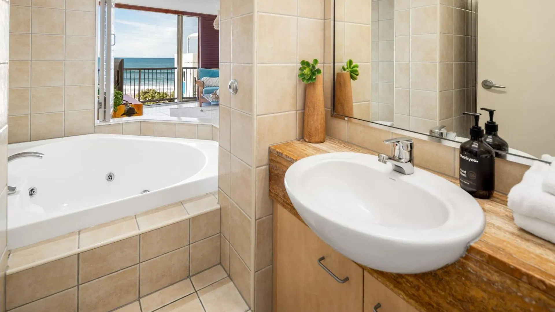 Top Floor Unit With Private Rooftop Terrace 卡伦德拉 公寓