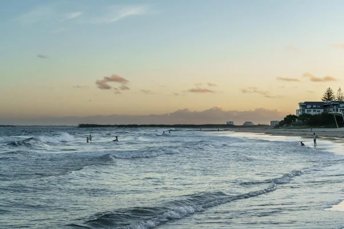 Top Floor Unit With Private Rooftop Terrace Caloundra