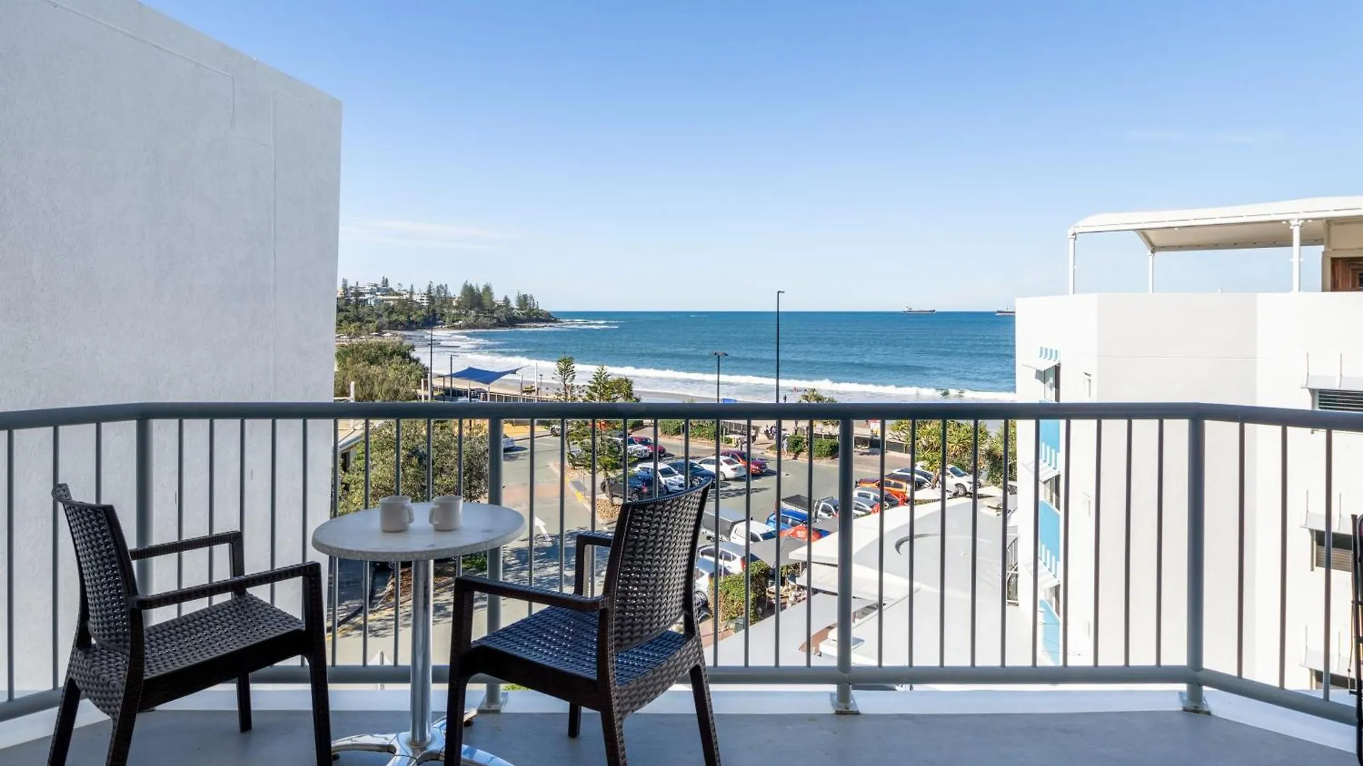 Top Floor Unit With Private Rooftop Terrace Caloundra