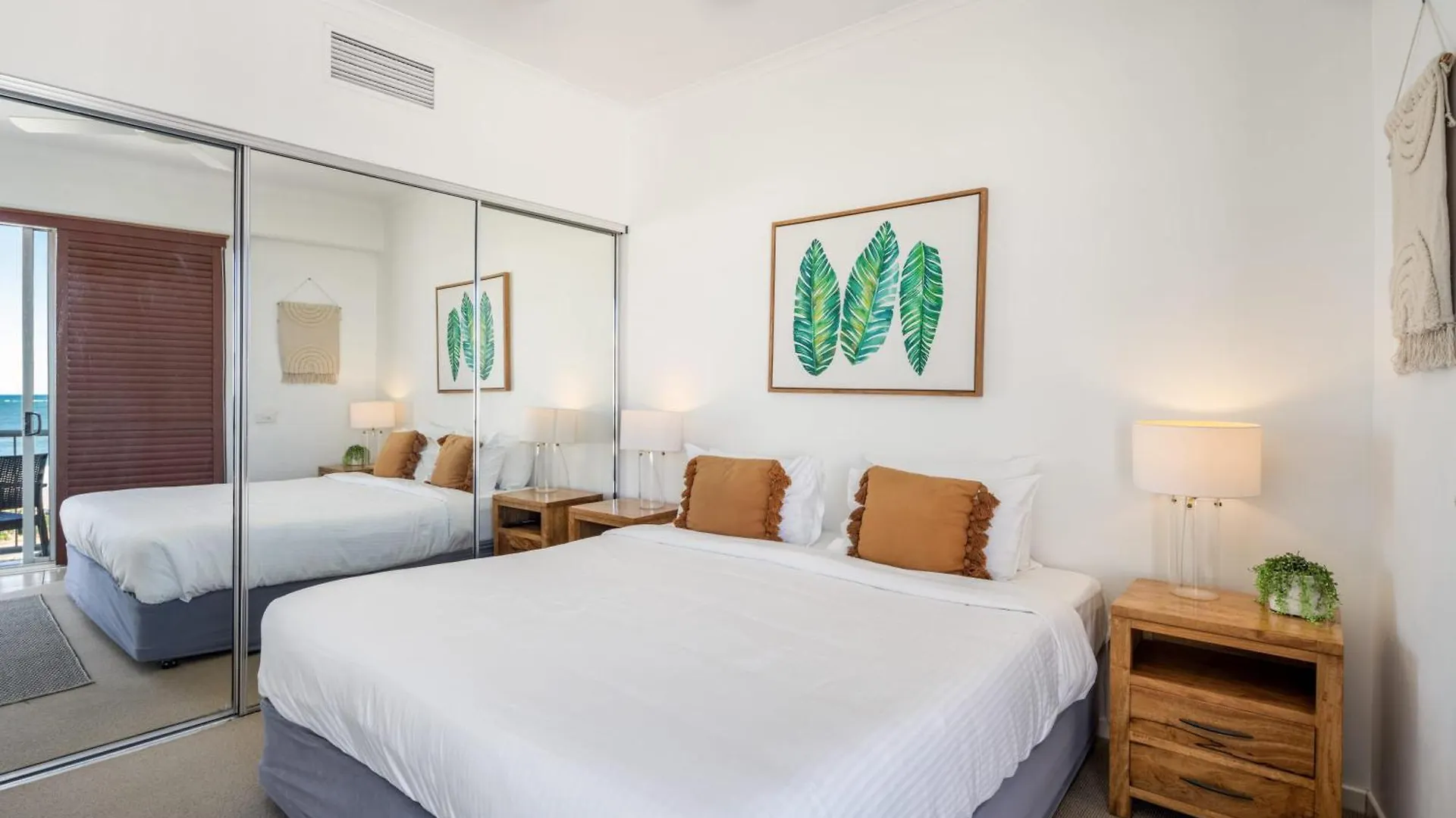 Apartment Top Floor Unit With Private Rooftop Terrace Caloundra