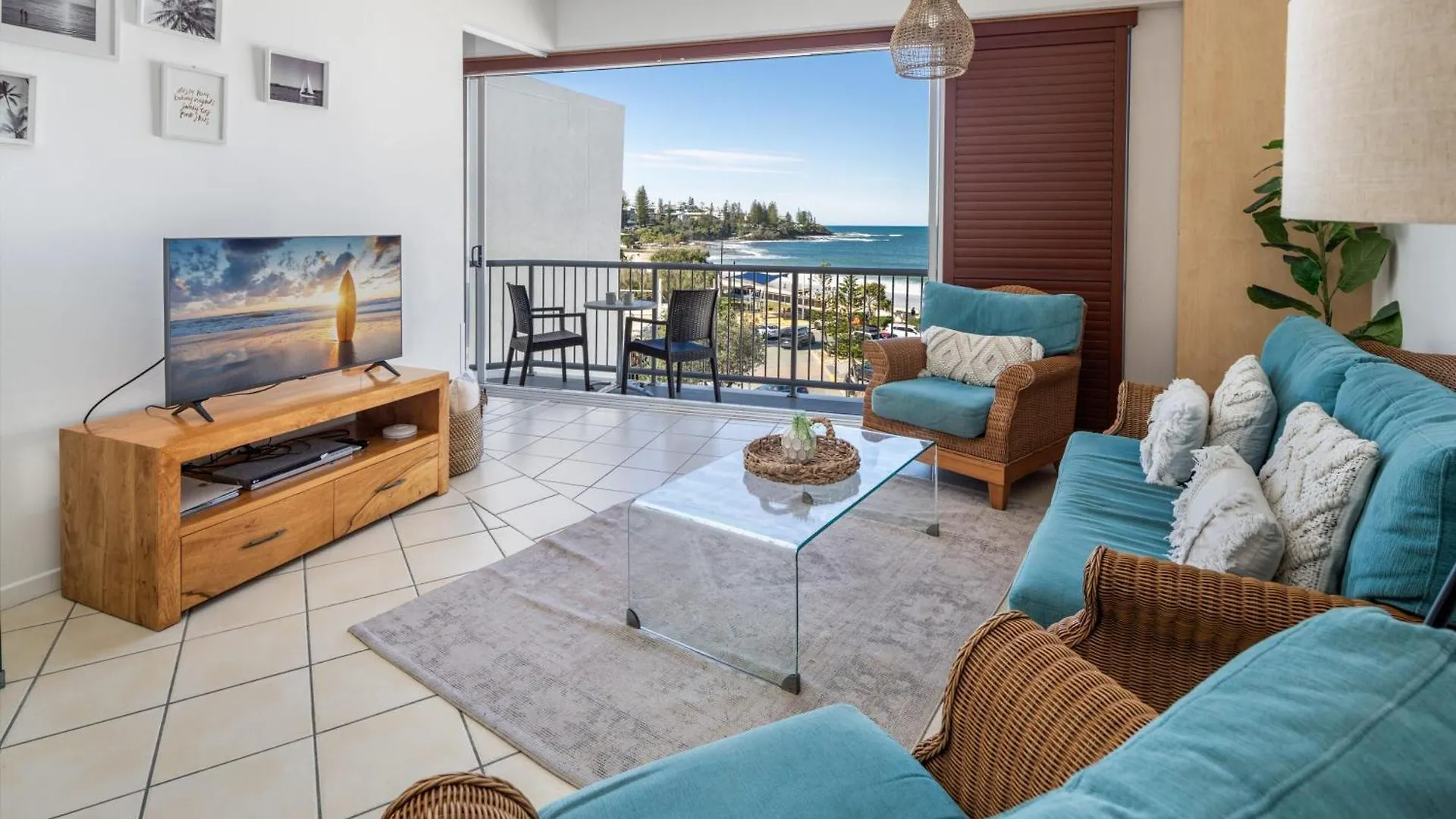 Top Floor Unit With Private Rooftop Terrace Caloundra