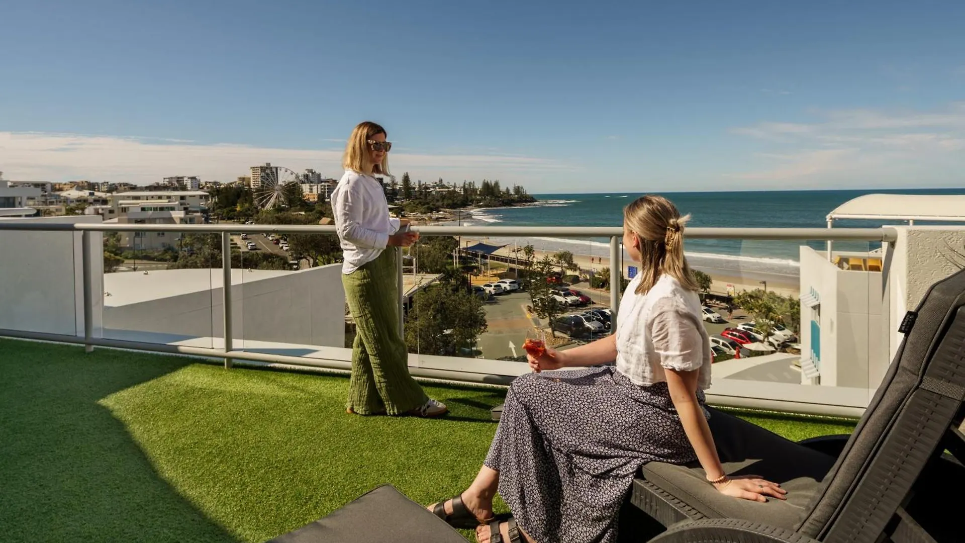 Apartment Top Floor Unit With Private Rooftop Terrace Caloundra
