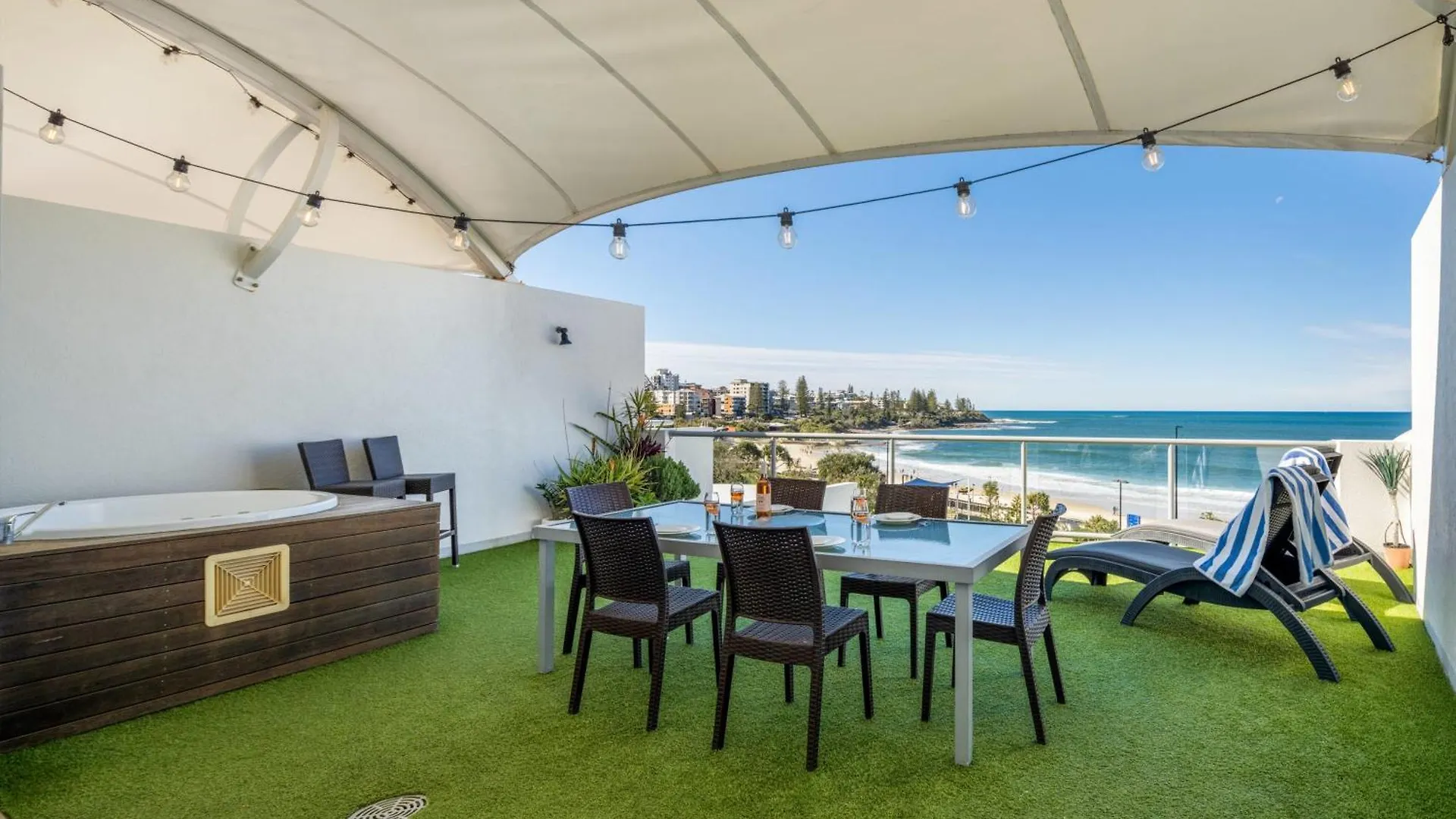 Top Floor Unit With Private Rooftop Terrace Caloundra Australia
