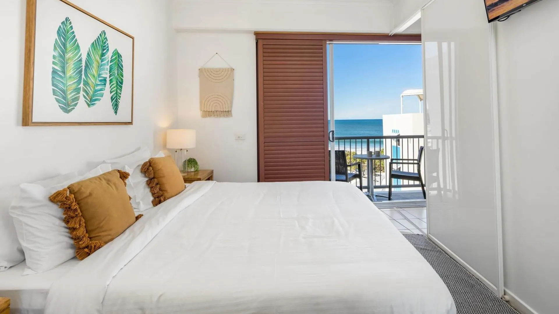 Top Floor Unit With Private Rooftop Terrace Caloundra 0*,  Australia