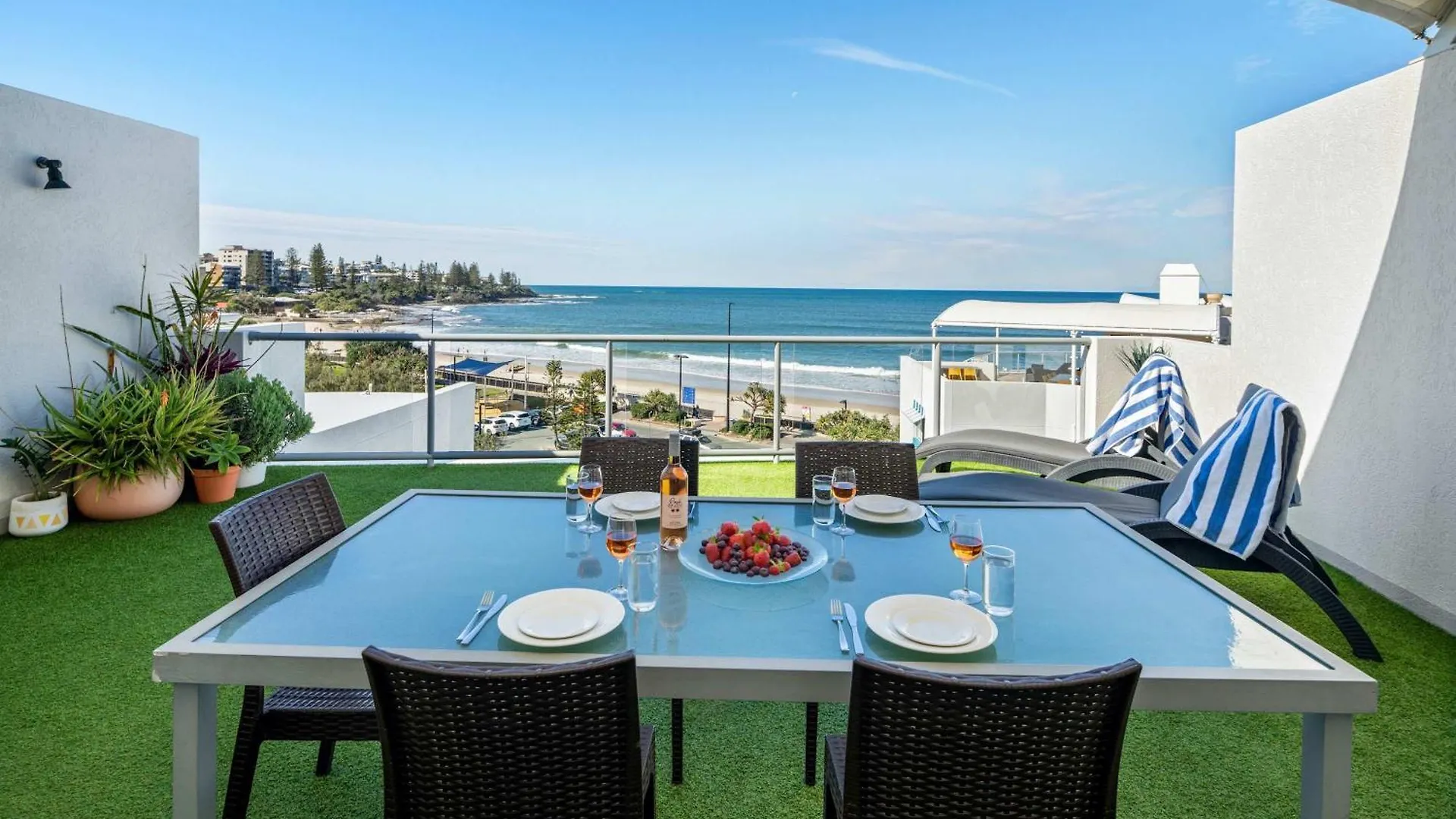 Top Floor Unit With Private Rooftop Terrace Caloundra 0*,  Australia
