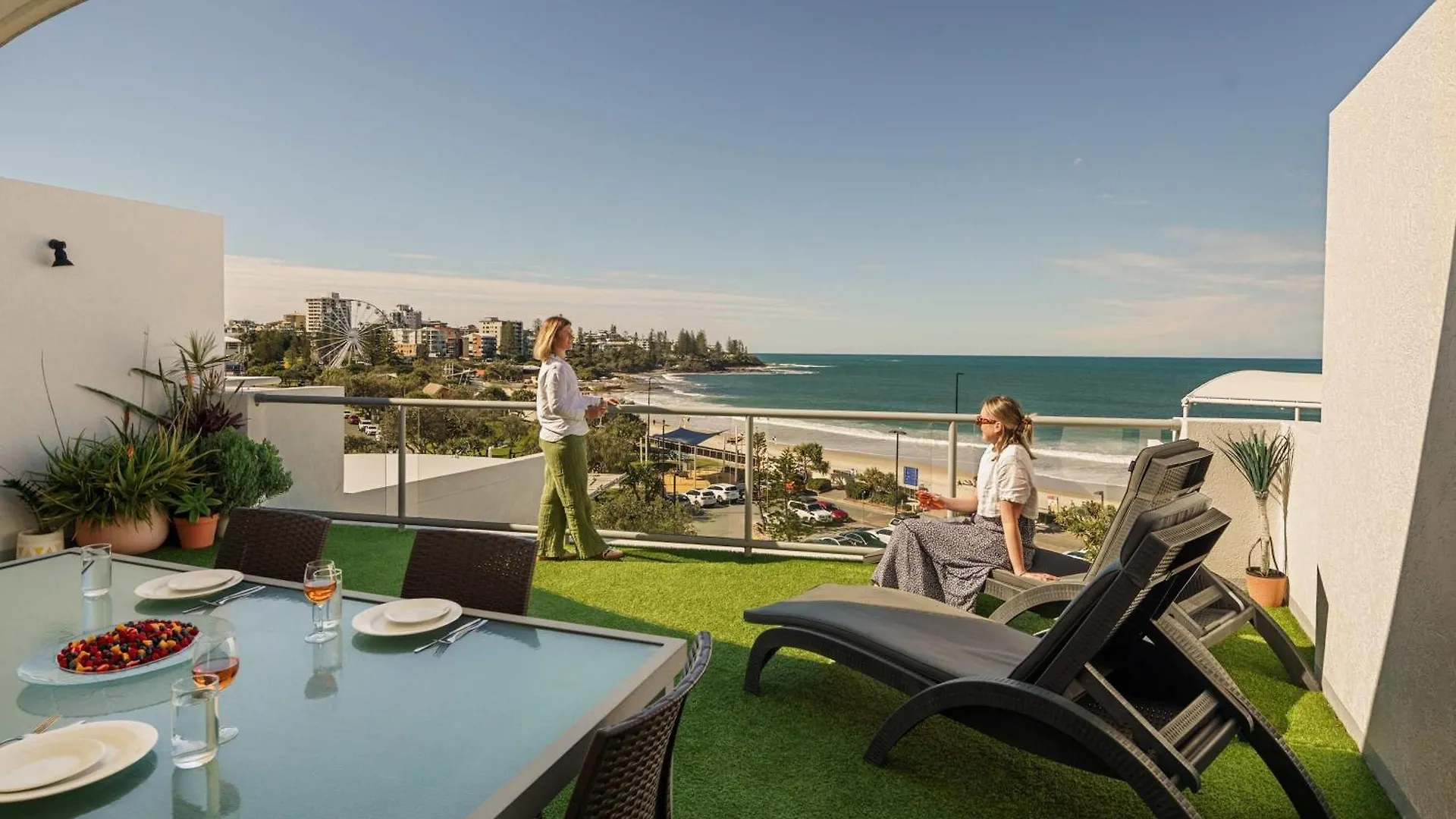 Apartment Top Floor Unit With Private Rooftop Terrace Caloundra